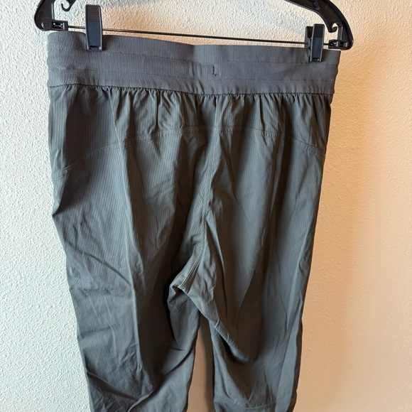 Lululemon Beyond the Studio Jogger Pant Grey Sage Lightweight Women Size 10 - Picture 14 of 16